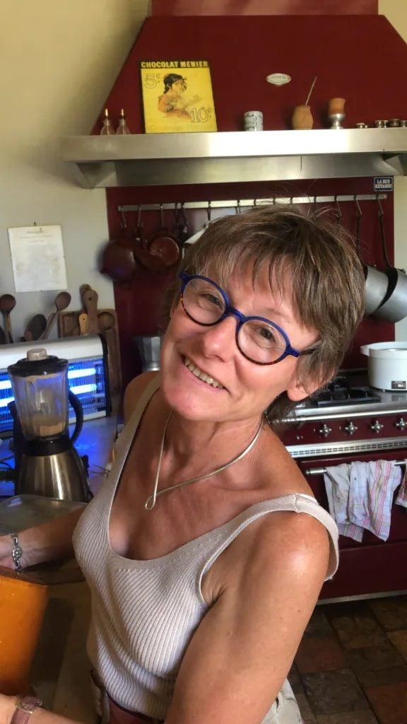 Nathalie Poupard dans sa cuisine